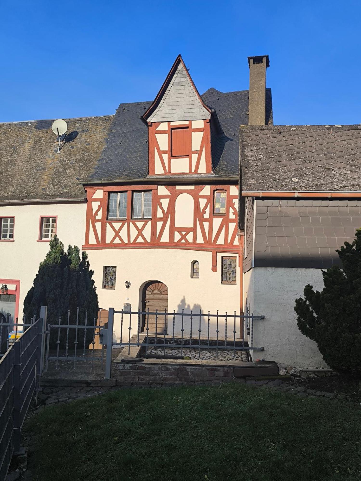 Moselperle- Urlaub Im Historischen Fachwerkhaeuschen Lägenhet Bullay Exteriör bild